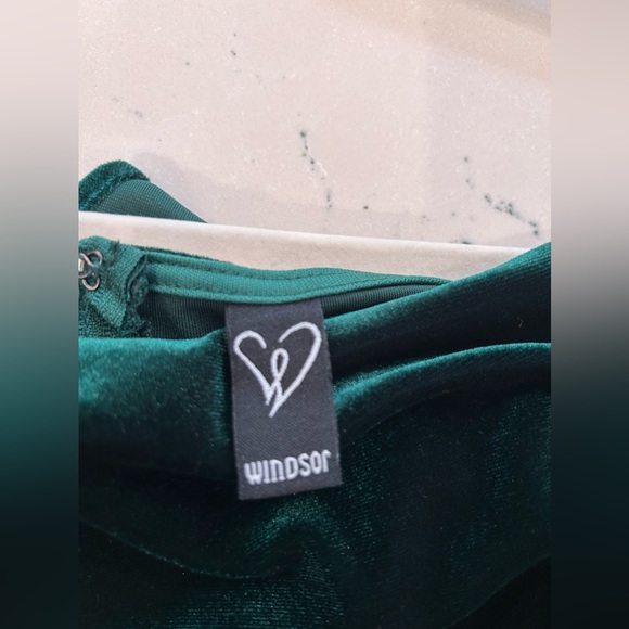 Windsor One Should Velvet Green Junior Dress - Picture 8 of 9